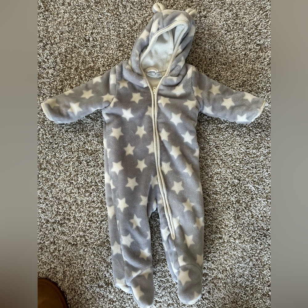 The Children's Place Gray Star Print Footie Size 9-12month